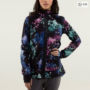 LULULEMON RUN : BANDIT JACKET PETAL POP/ MULTI BLACK SCUBA HOODIE. SIZE 8.